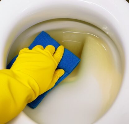 Bí Quyết & Cách Làm Sạch Nhà Vệ Sinh Bị Ố Vàng Lâu Năm Sáng Bóng Như Mới