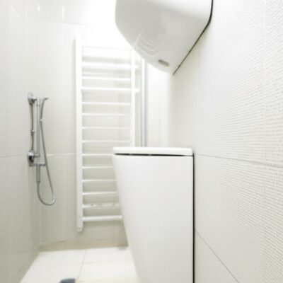 Cách Diệt Ruồi Trâu Trong Nhà Vệ Sinh Tận Gốc: Hướng Dẫn Chi Tiết Từ Chuyên Gia